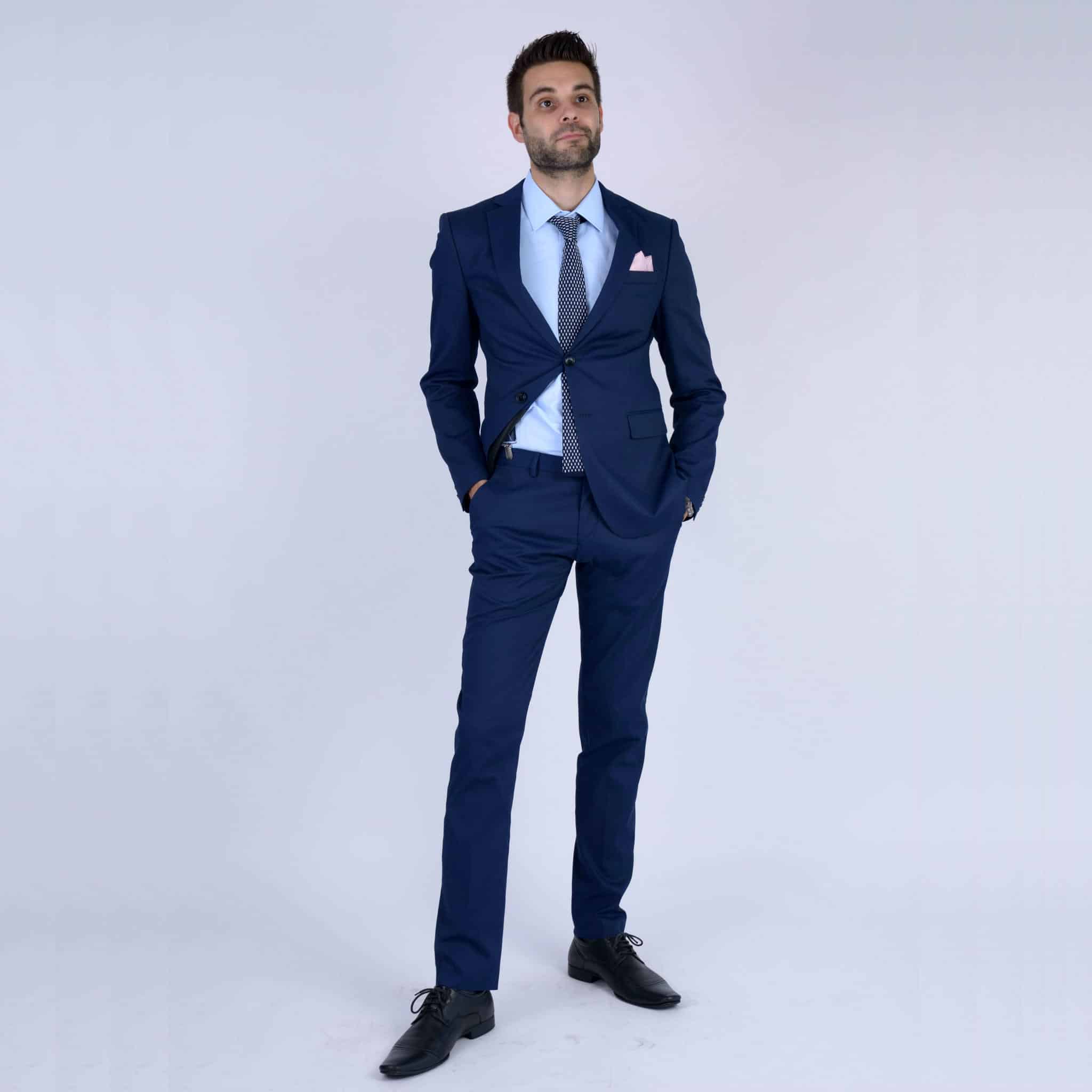 blauw-overhemd-gebreide-skinny-tie-blauw